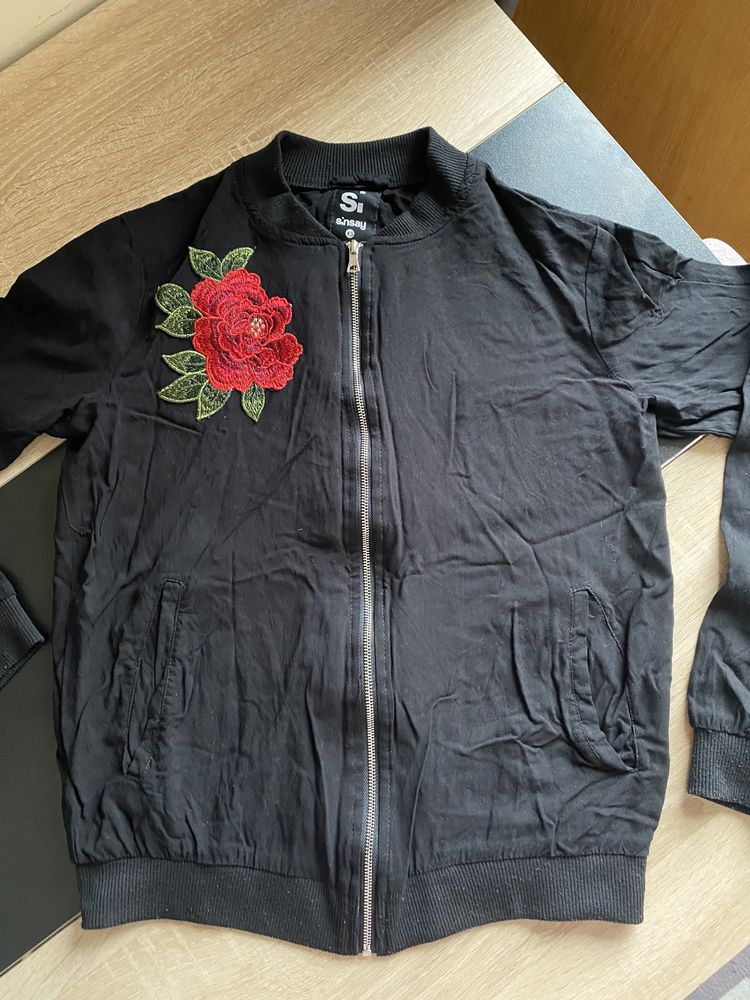 Czarna rozpinana bluza sinsay róża XS/S