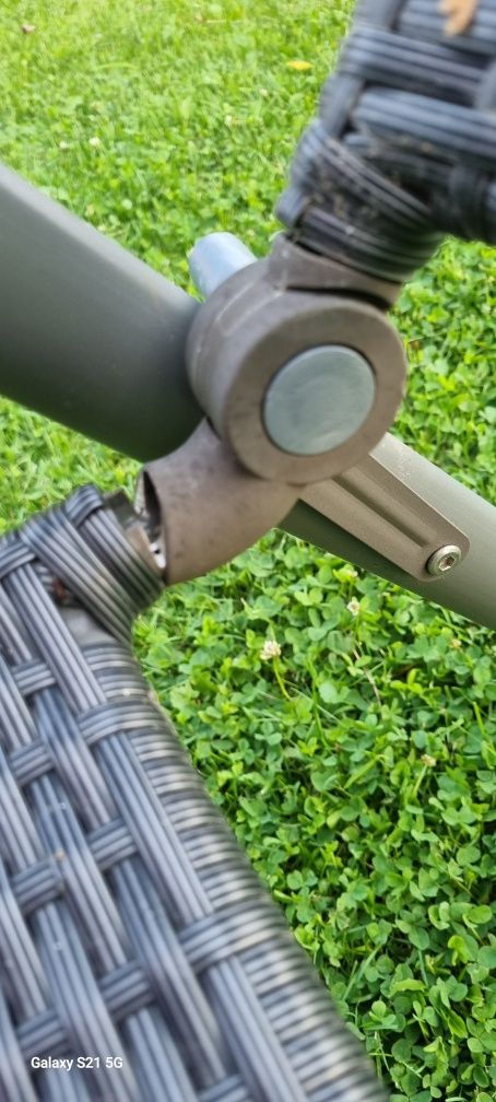 Oddam za darmo 3 krzesła ogrodowe uszkodzone