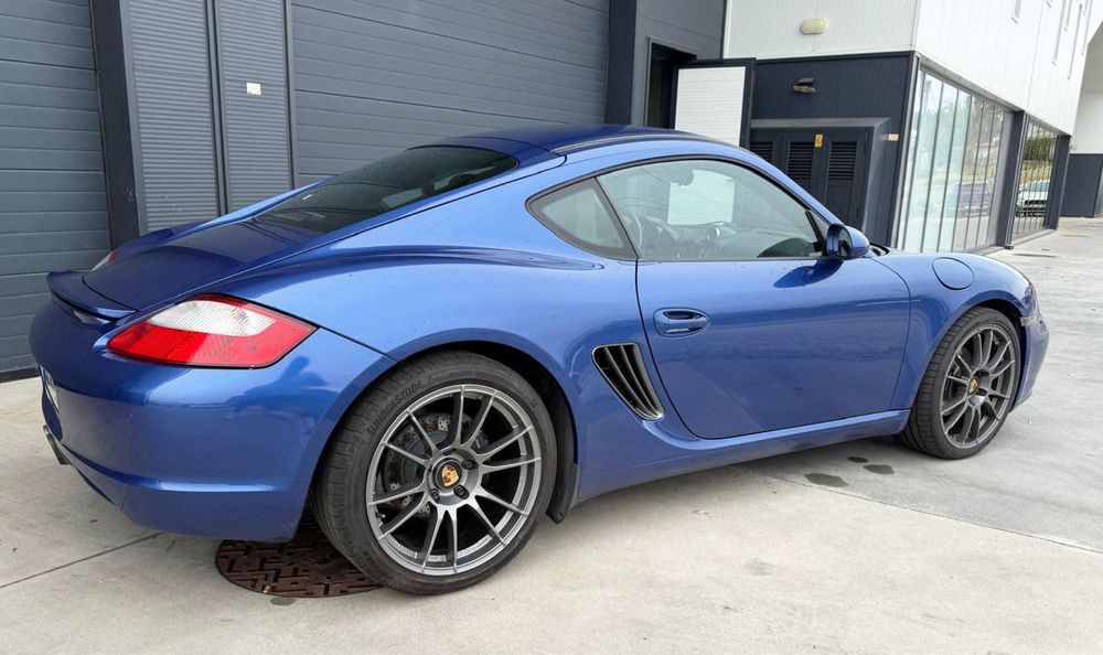 Porsche Cayman 2.7
