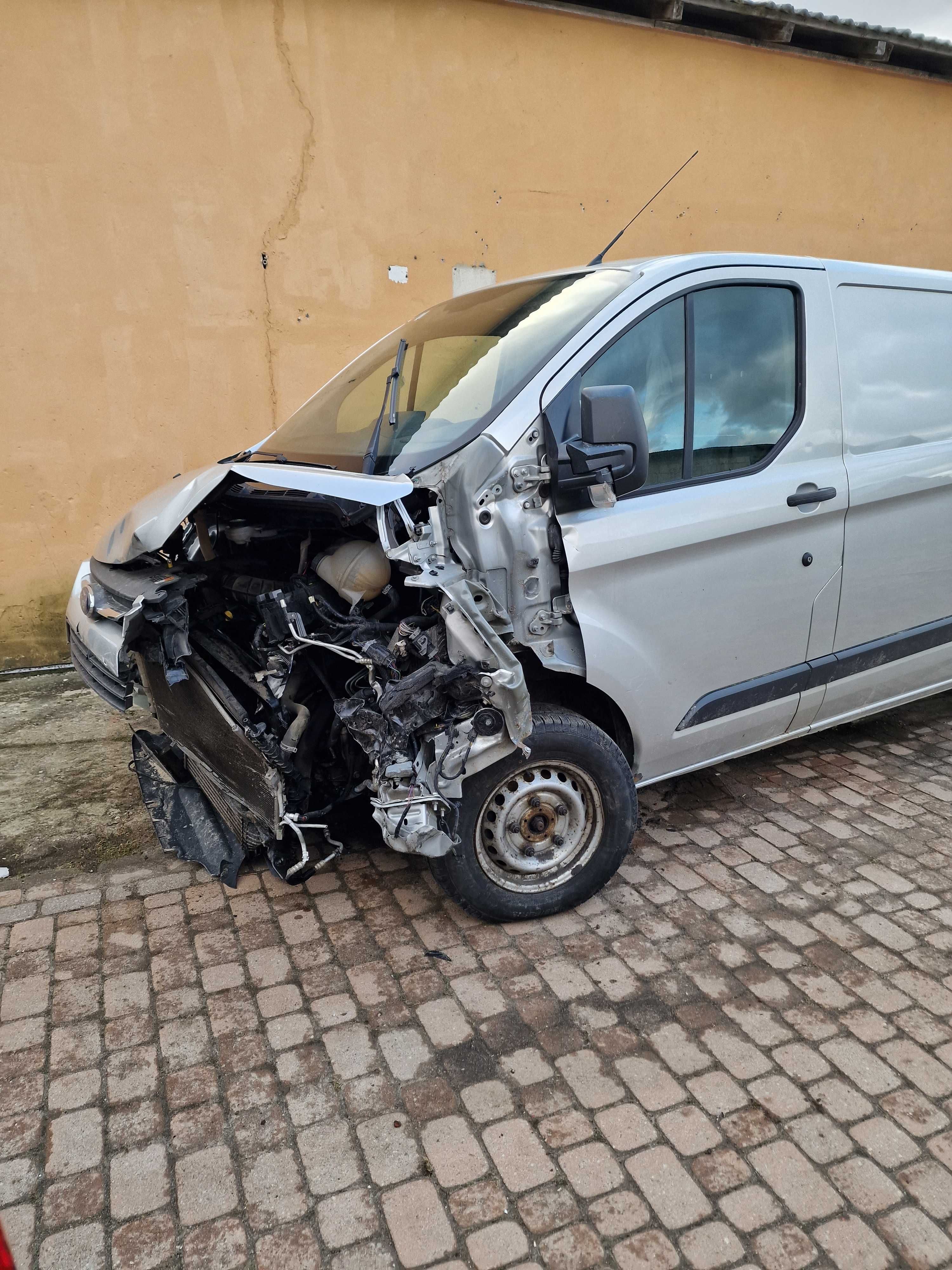 Ford transit custom uszkodzony zdekompletowany Zarejestrowany