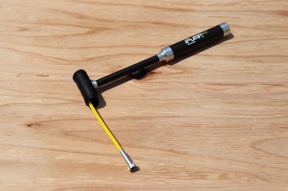 Вело насос карбоновый iPump Twist 25гр