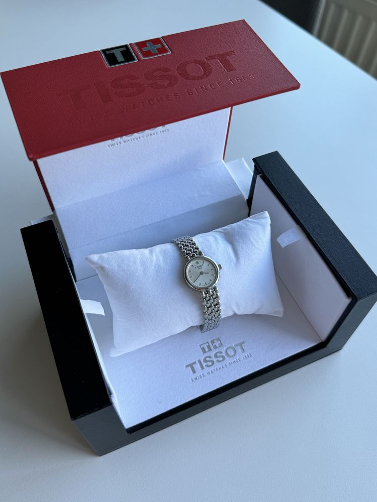 Жіночий годинник Tissot Lovely