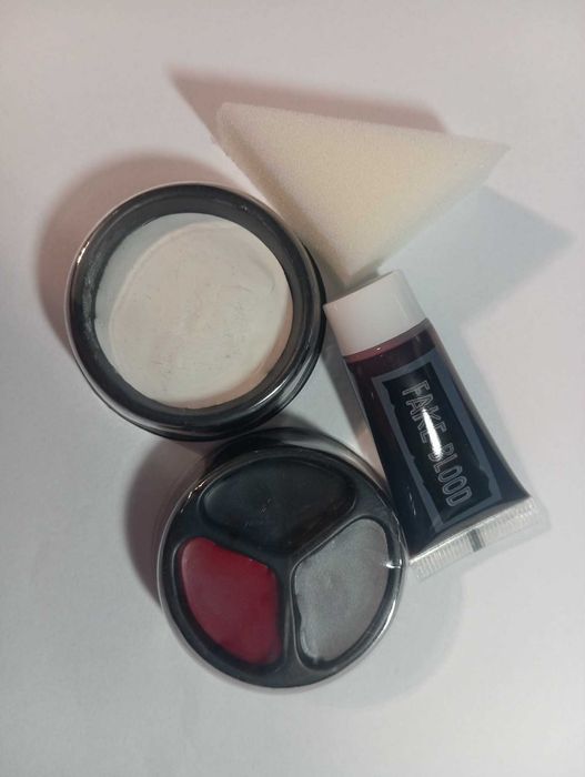 Zestaw rzeczy do makijażu na Halloween