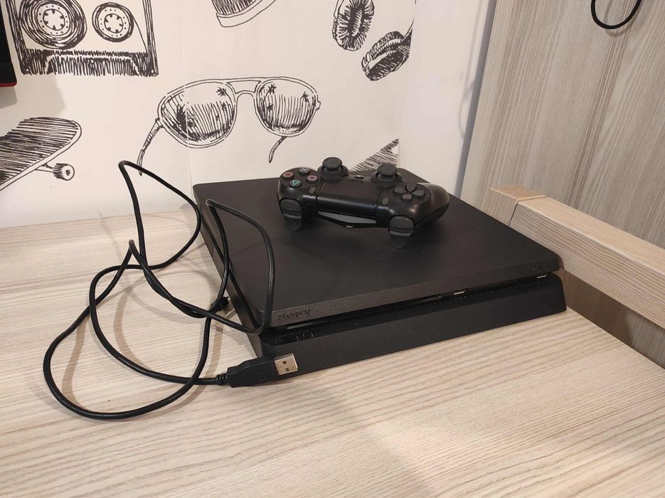 PlayStation 4 model cuh-2216a plus zestaw gier