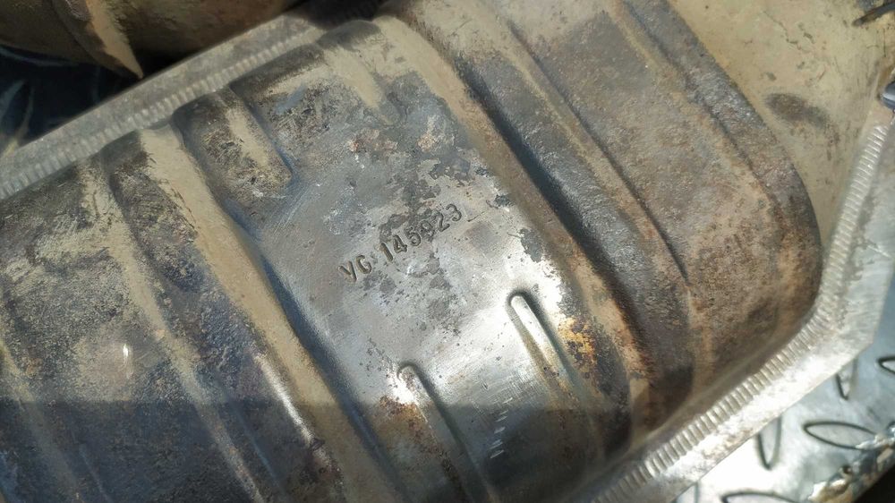 Каталізатор (цілий. повний). Вихлопна система.