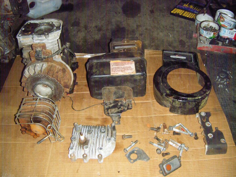 Briggs & Stratton Silnk Spalinowy 2 walkowy na czesci zamienne