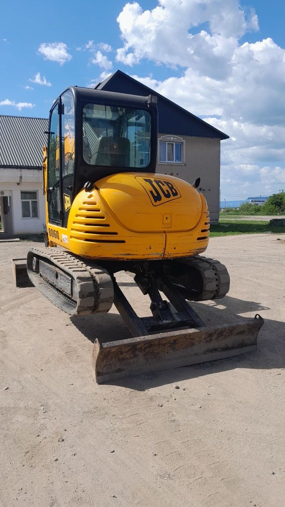 Мініекскаватор JCB