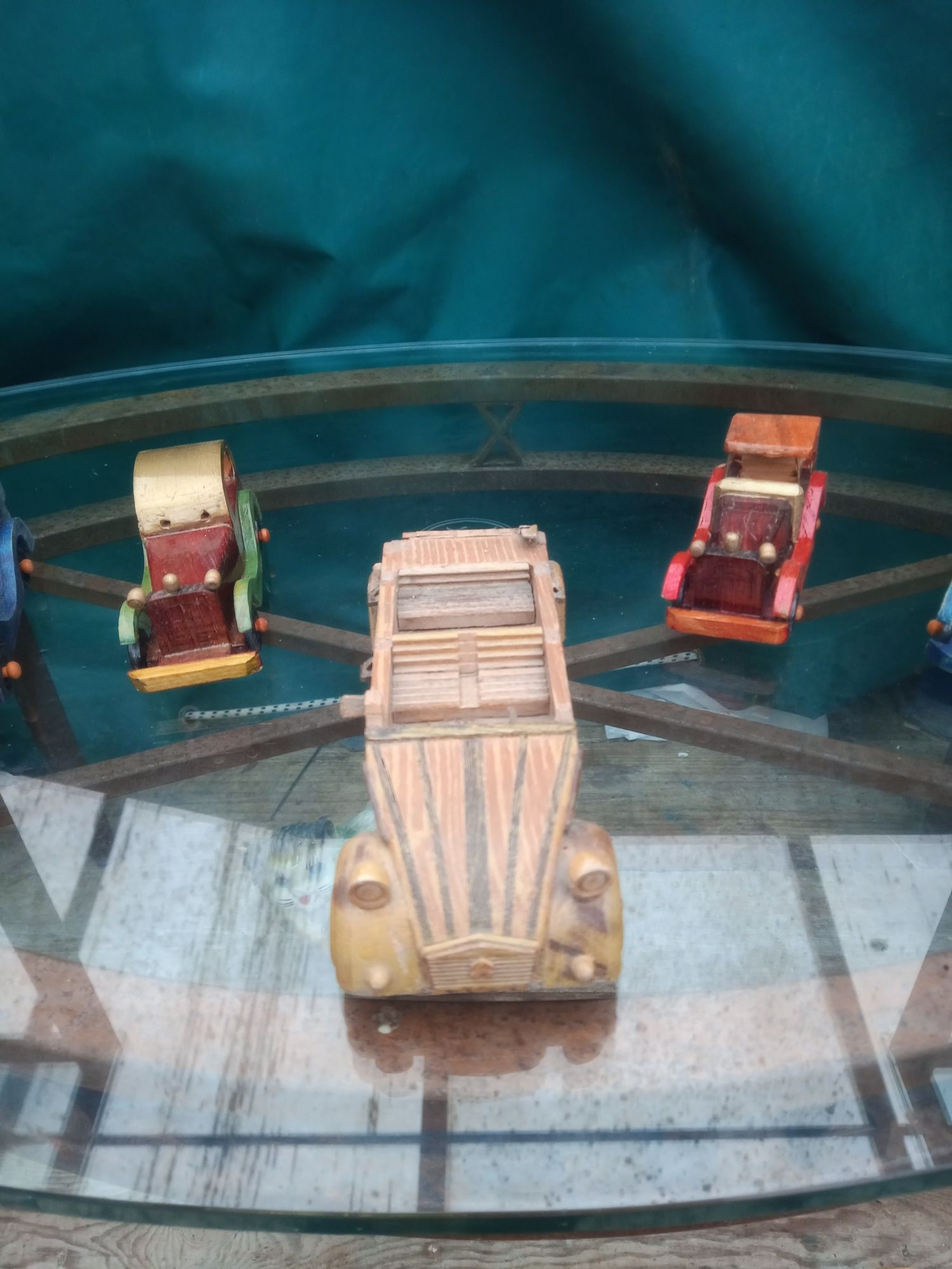 Carrinhos Miniatura em madeira de Fabrico Artesanal