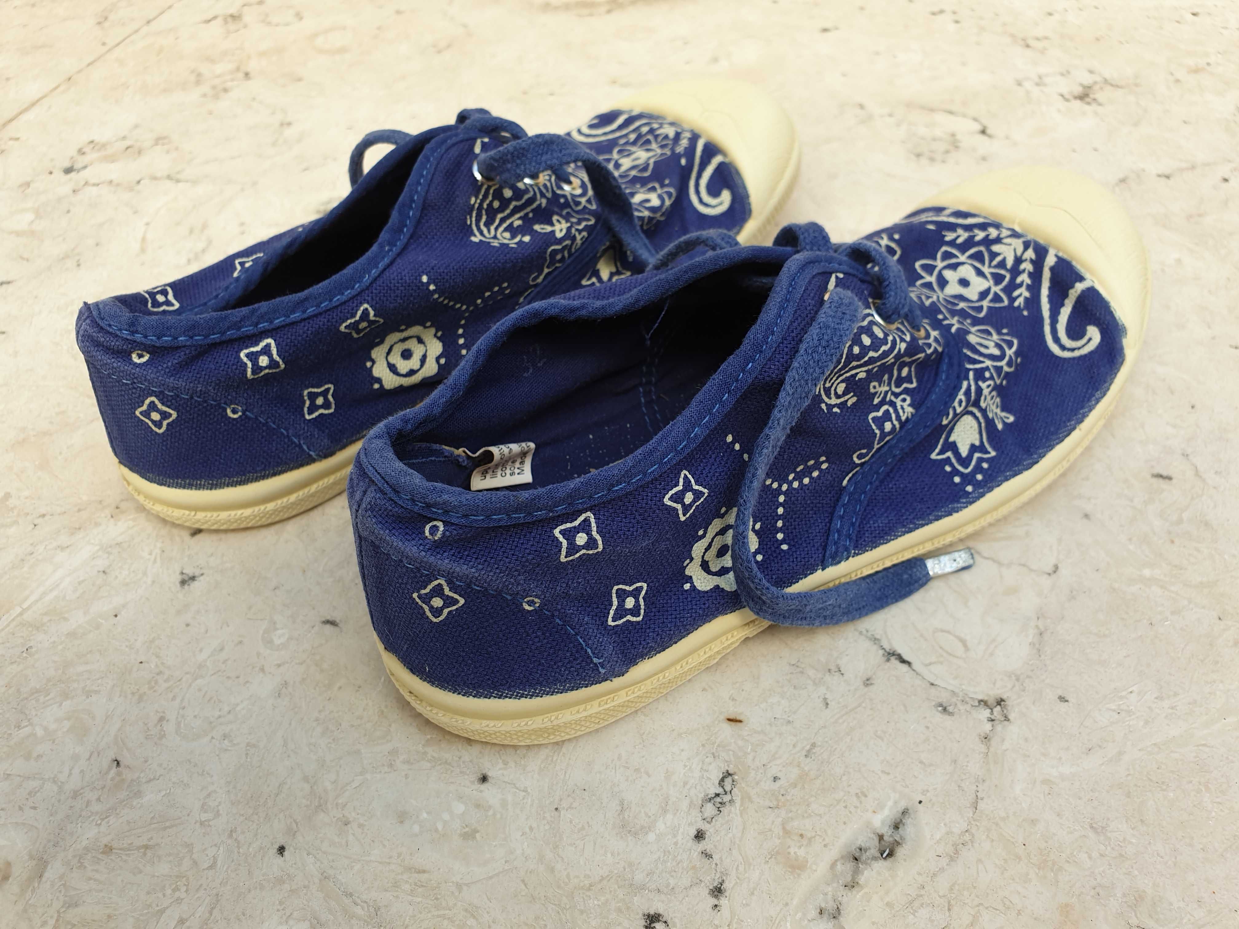 Tenis Bensimon azul com flores