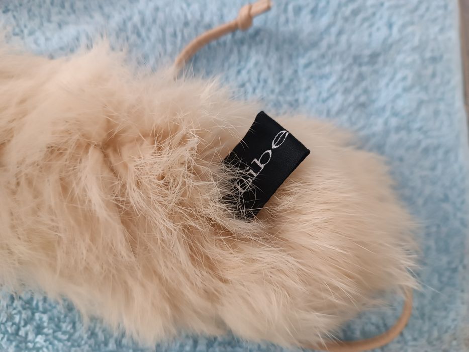 Gola e punhos de pêlo de Coelho