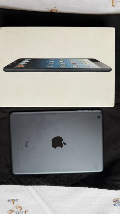Ipad mini 16GB планшет гарний стан подряпин сколів немає