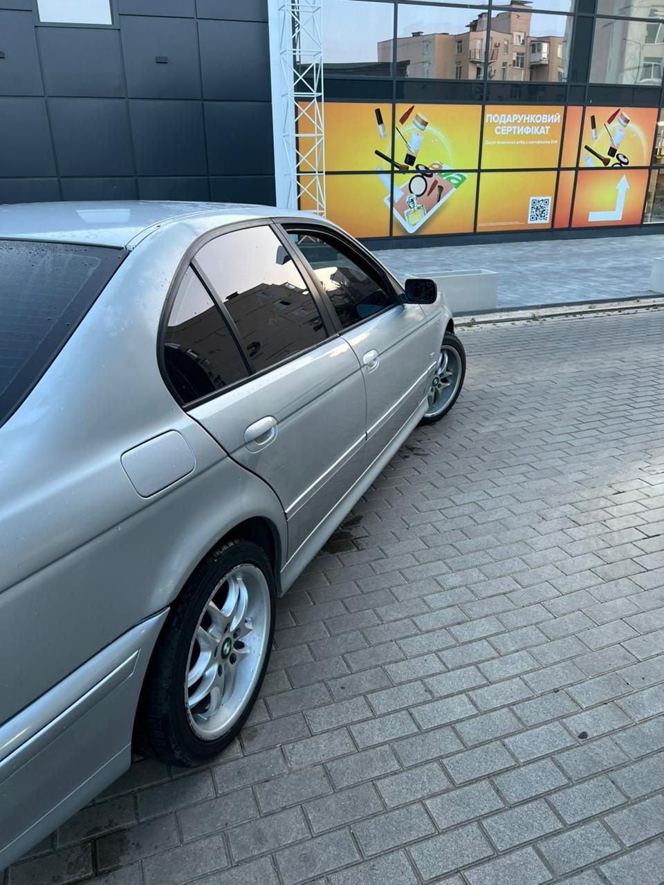 Продам BMW е 39 в шикарном состоянии вложение не требуется сел поехал