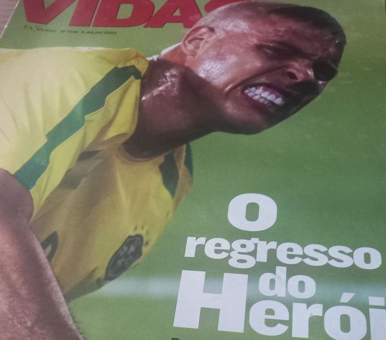 Ronaldo R9 em duas capas e revistas 1998 e 2002
