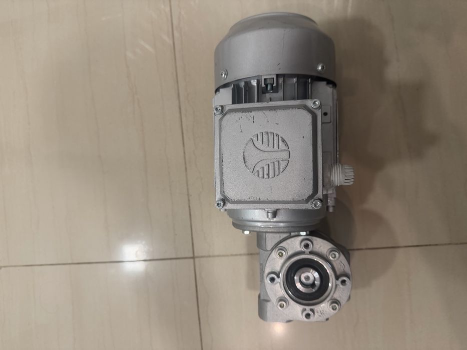 Motoreduktor / Silnik 3 fazowy 0,12 kW