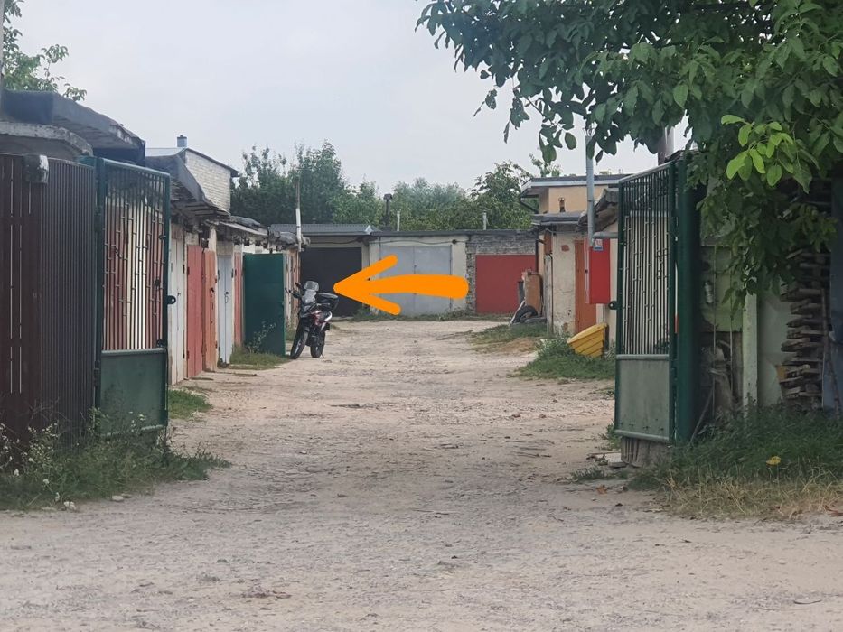 Гараж розташований у гаражному кооперативі Заводський 1