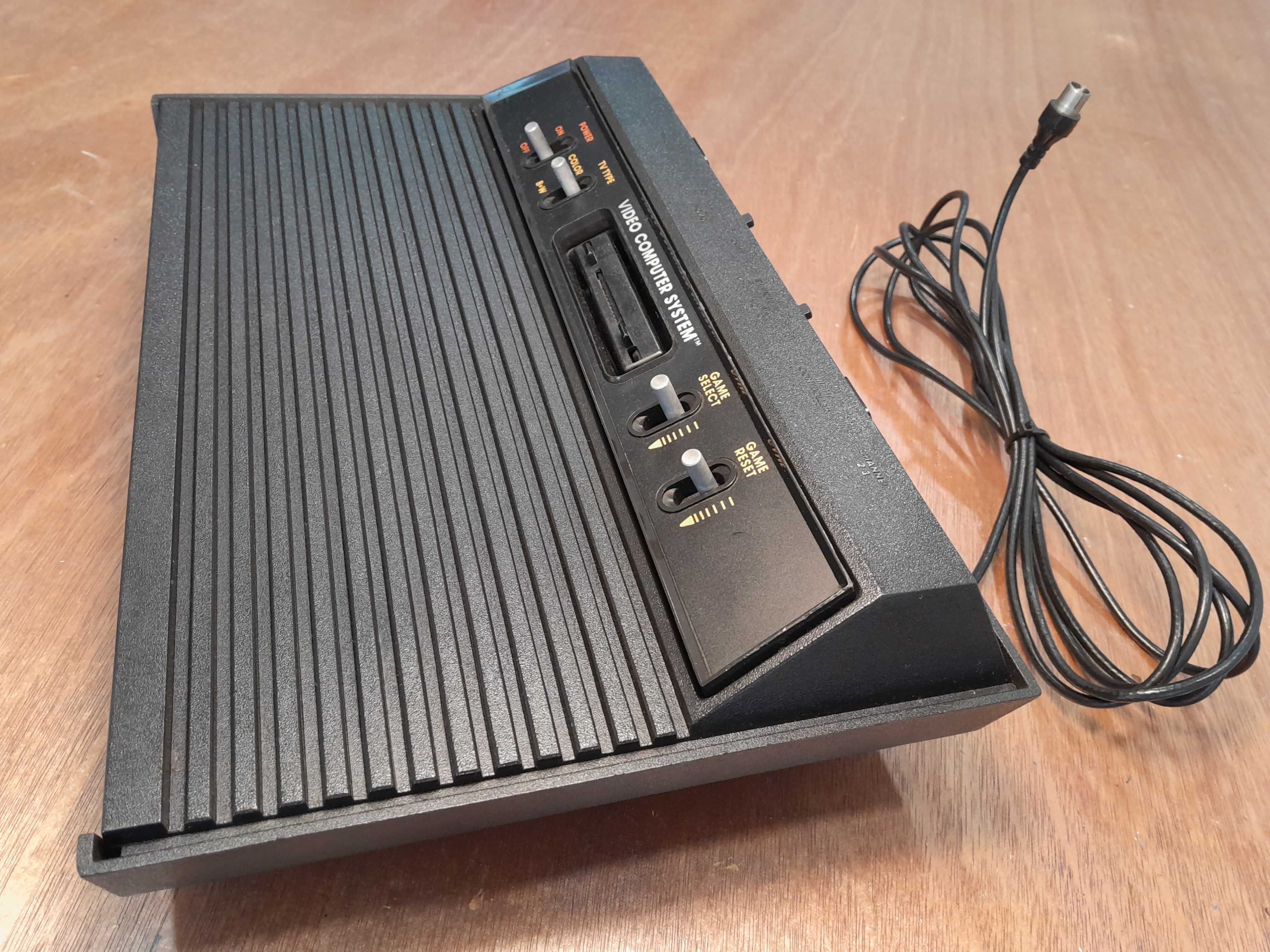 ATARI original + 6 Jogos + 2 Joysticks - COMPLETA a funcionar