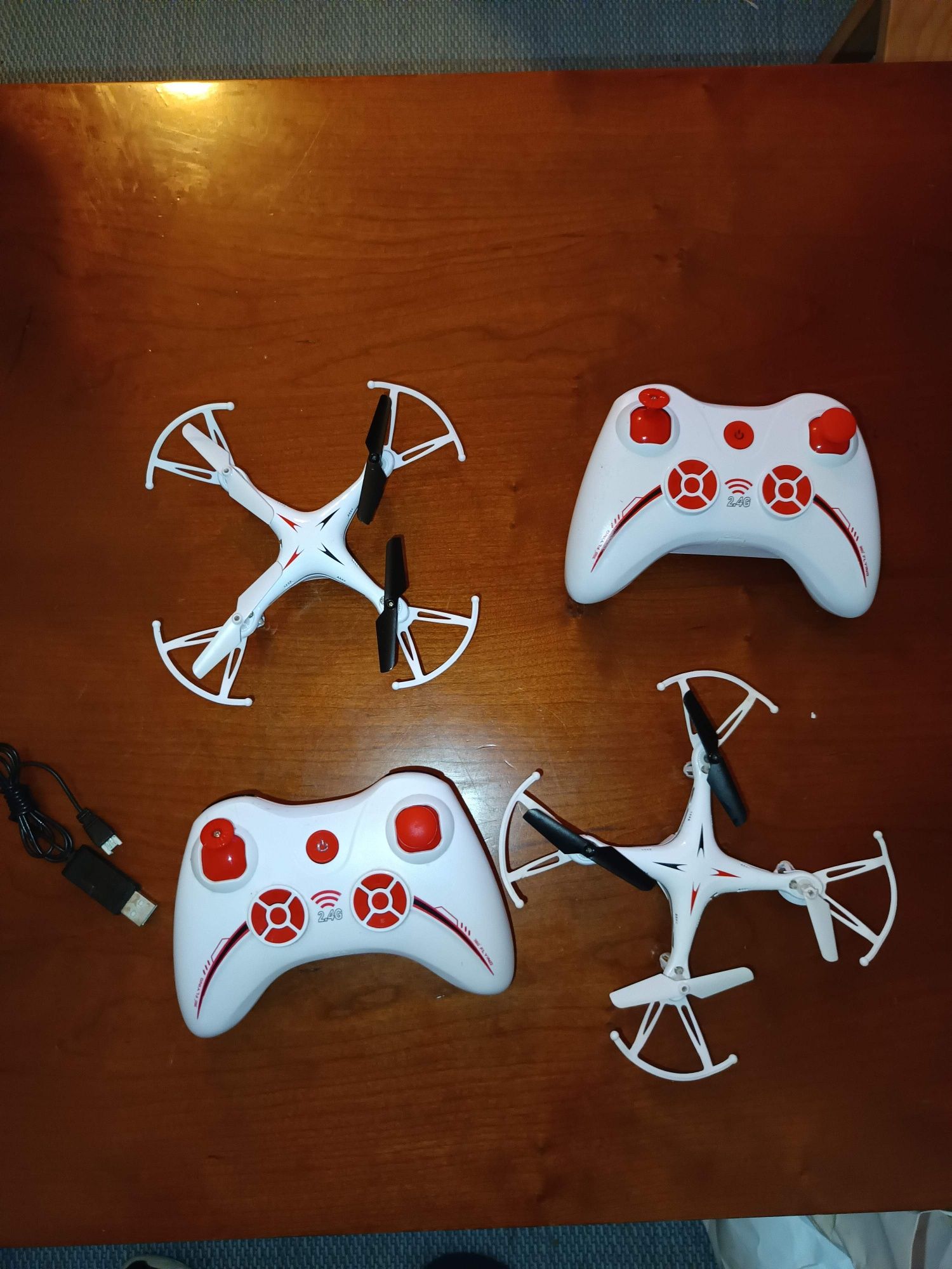 2 Drones 2.4 g 36o flying