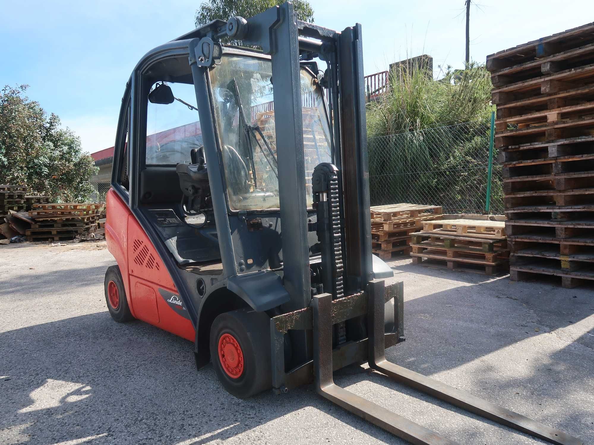 PREÇO MELHORADO - Empilhador LINDE, diesel 2000kg