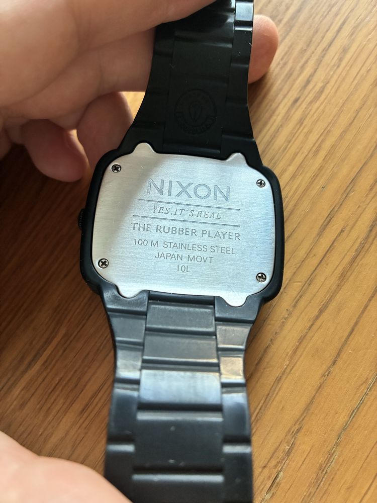 Zegarek Nixon Rubber Player w unikatowym kolorze