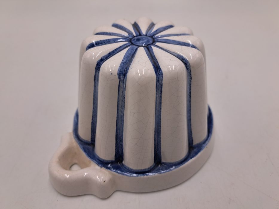 Mini foremka ceramiczna forma na babkę na Wielkanoc biała niebieska