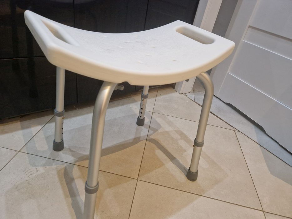 Krzesełko podręczne pod prysznic sprzęt medyczny