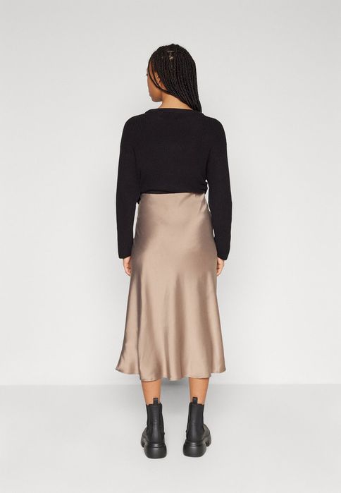 Spódnica trapezowa z satyny Yas XL