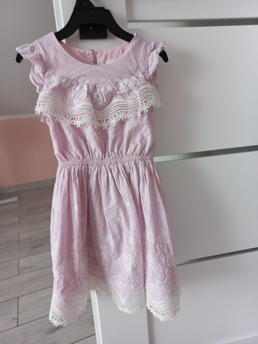 Sprzedam sukienkę rozmiar 104