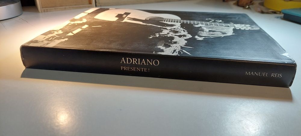 Adriano, Presente! - Manuel Reis