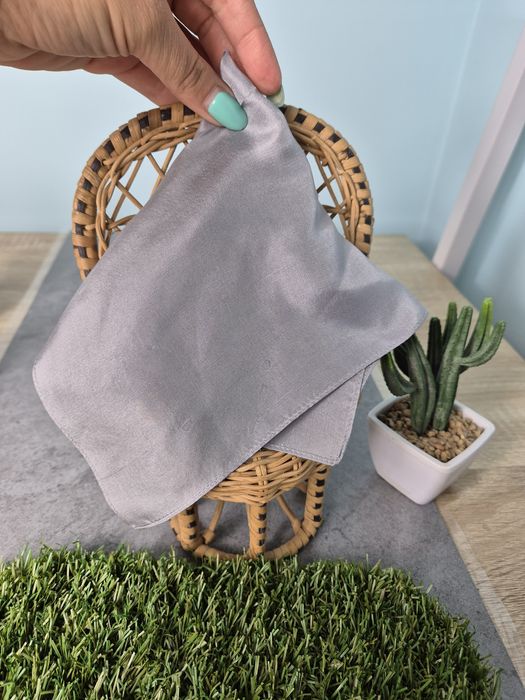 Srebrna jedwabna poszetka pure silk chusteczka chustka