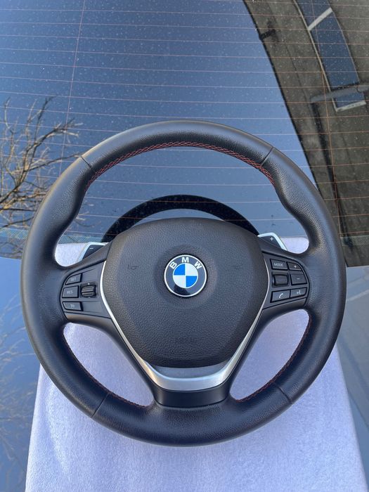 Кермо з подушкою та пелюстками на BMW F серії