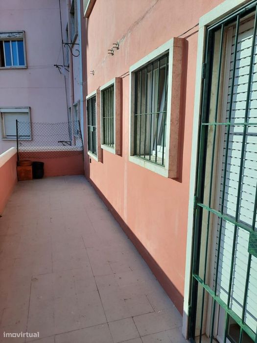 Quarto - localizado em Entrecampos Lisbon