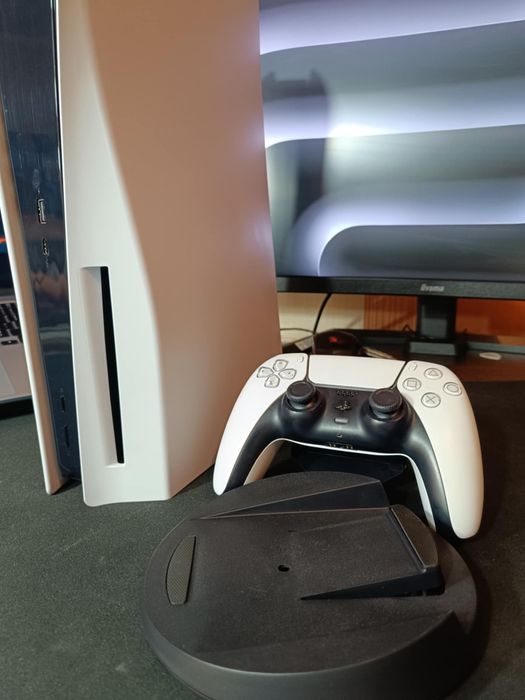 PlayStation 5 z napędem + FIFA 2025 – świetny stan, gotowa do gry