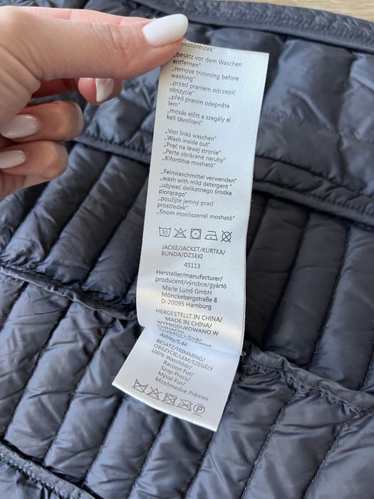 Czarna kurtka puchowa z odpinanym kapturem