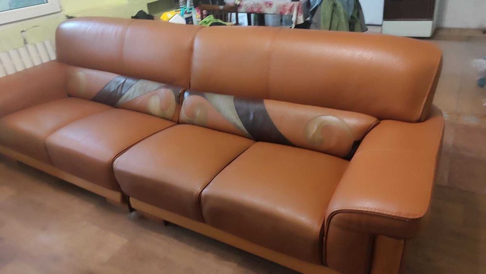 Кожаный диван и кресло