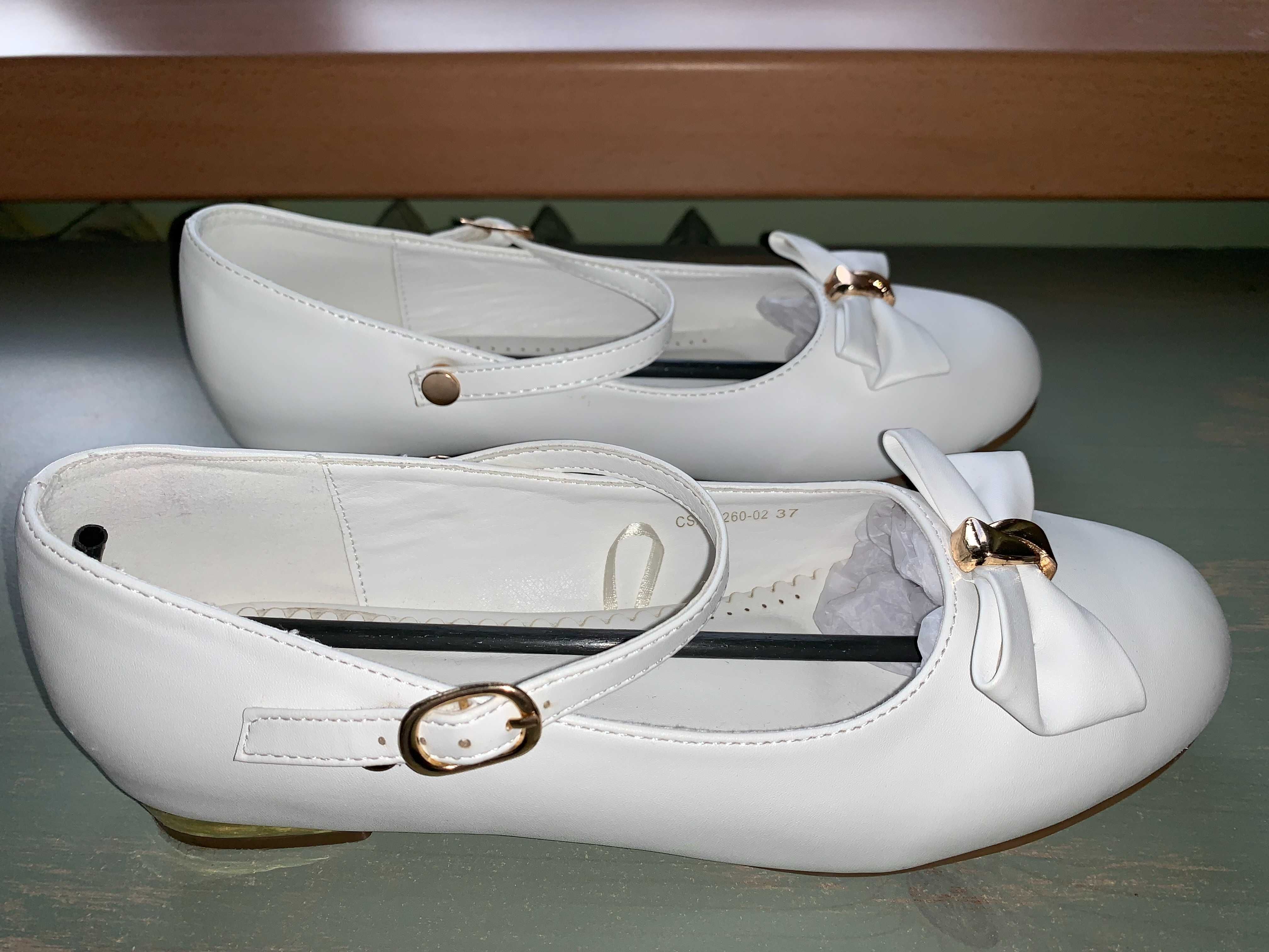 Białe buty komunijne numer 37
