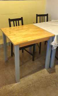 Stół drewniany kwadratowy z krzesłami lub bez