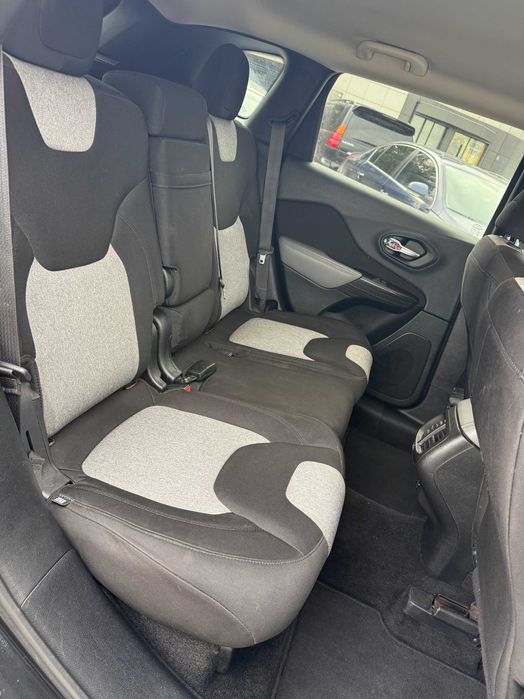 Продам Jeep Cherokee 4Х4 рік можлива розстрочка,кредит,обмін!