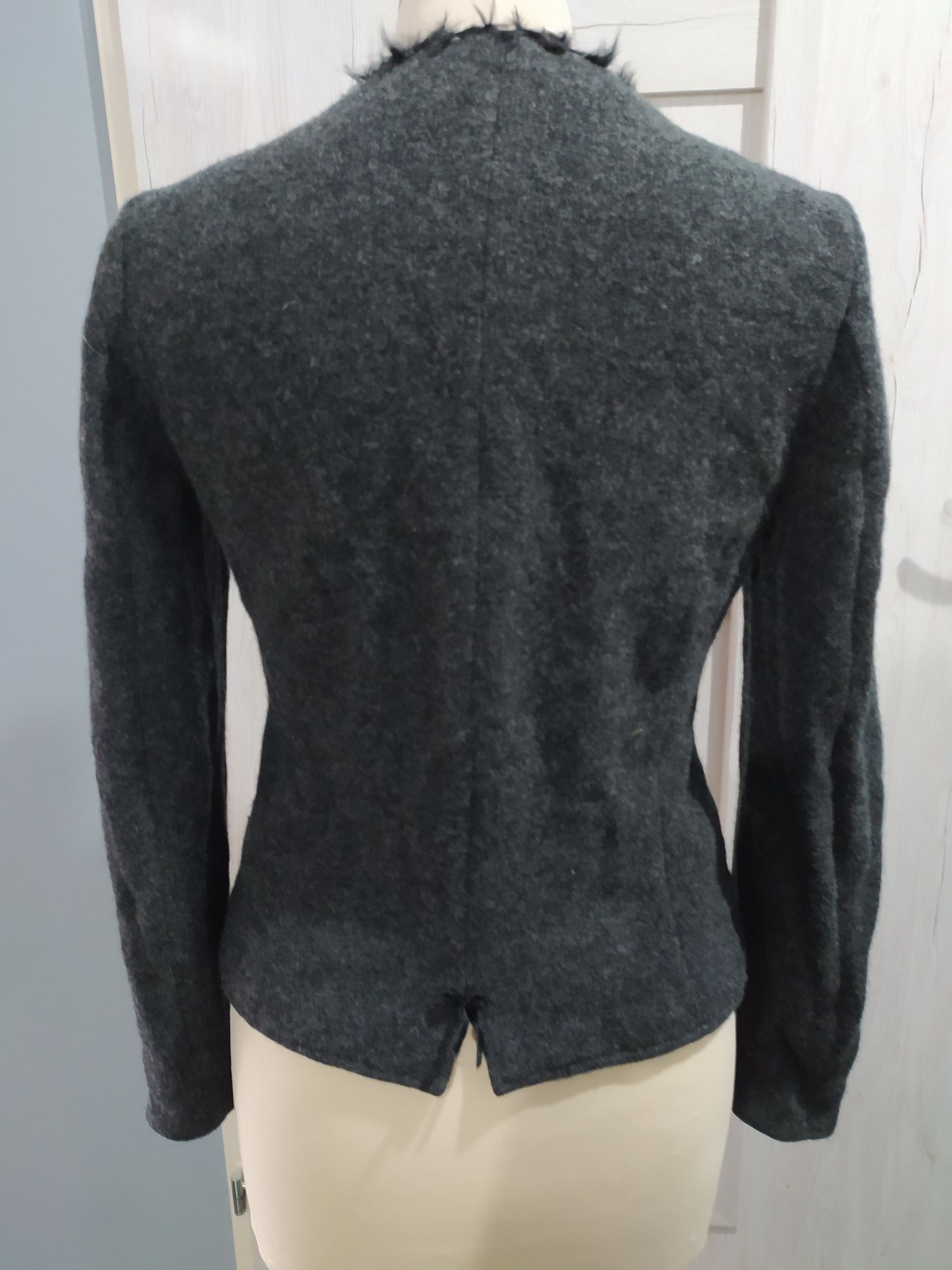 Giesswein wełna dziewicza virgin wool sweterek obszyty futrem
