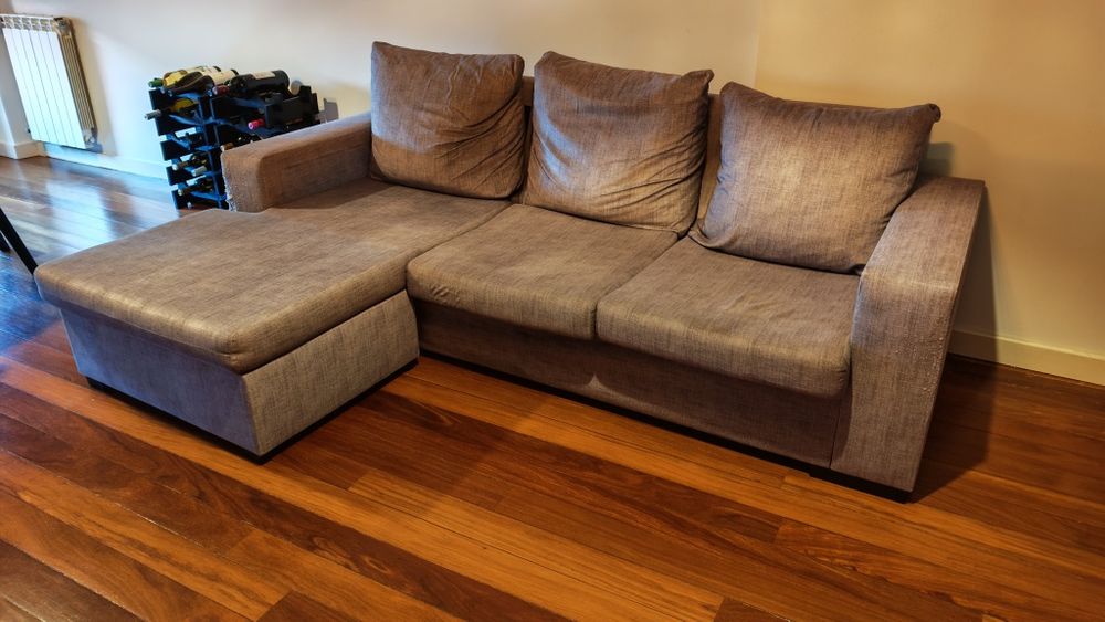 Sofá chaise longue cinza