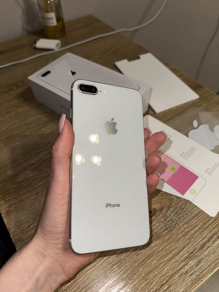 Продам iPhone 8 PLUS 64 gb