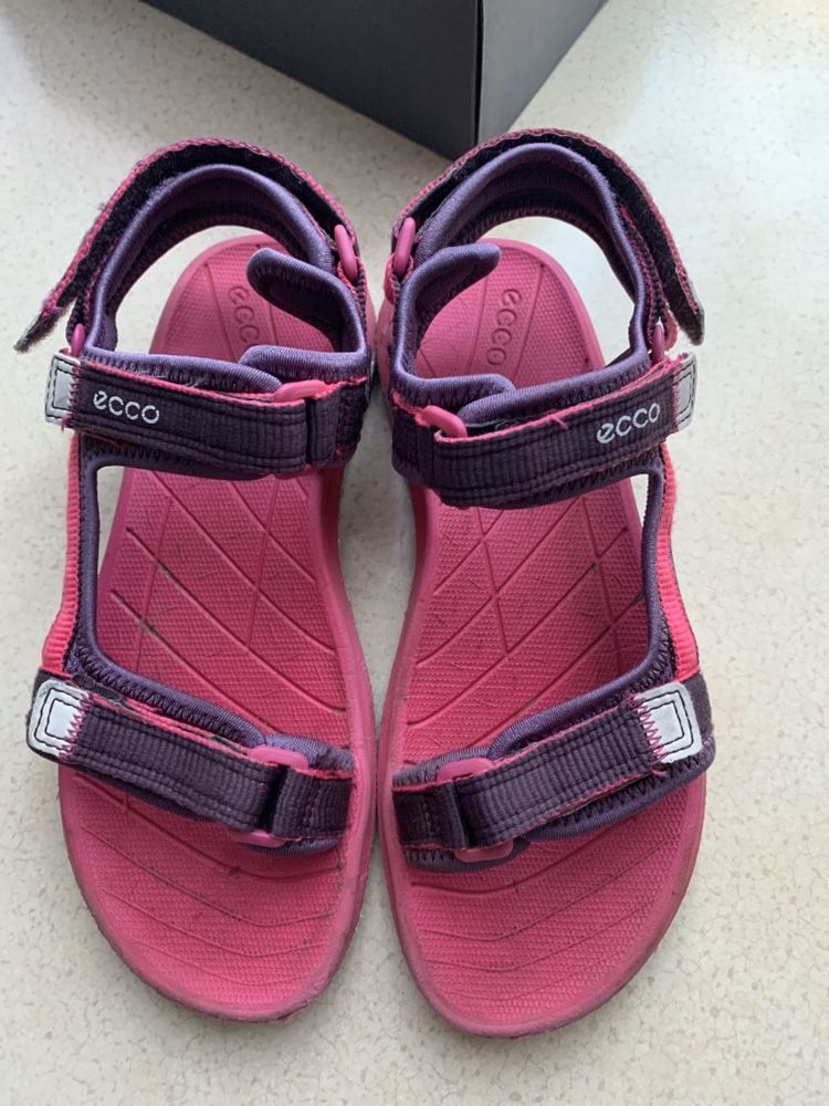 Ecco Intronisic fioletowe sandały dziewczęce roz 33