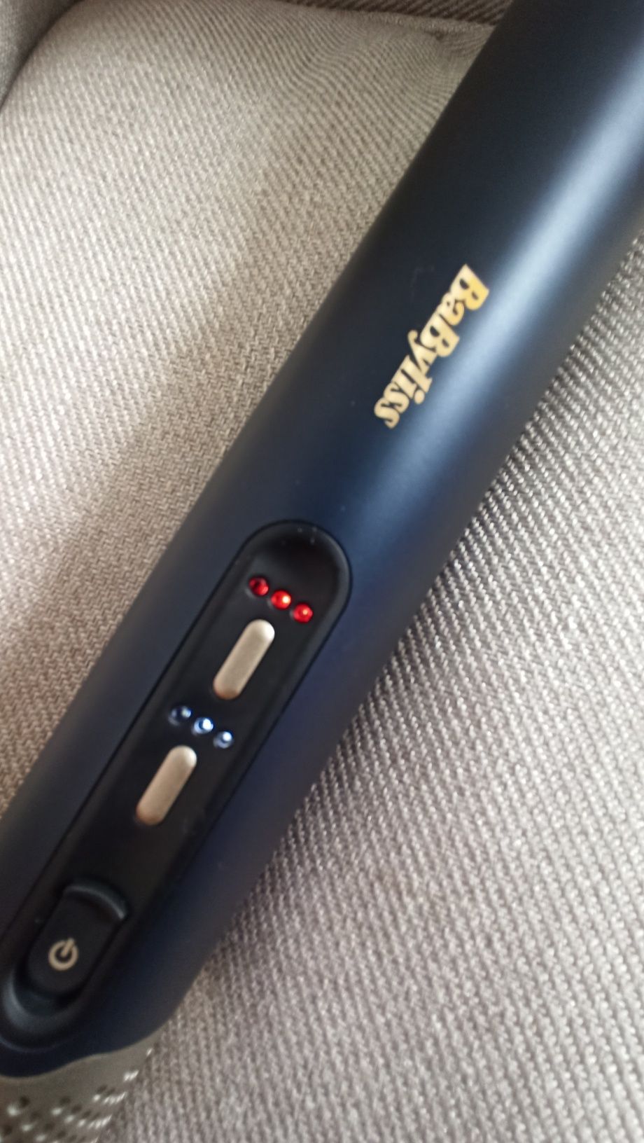 Suszarka BaByliss Air Wand do stylizacji i prostowania włosów.