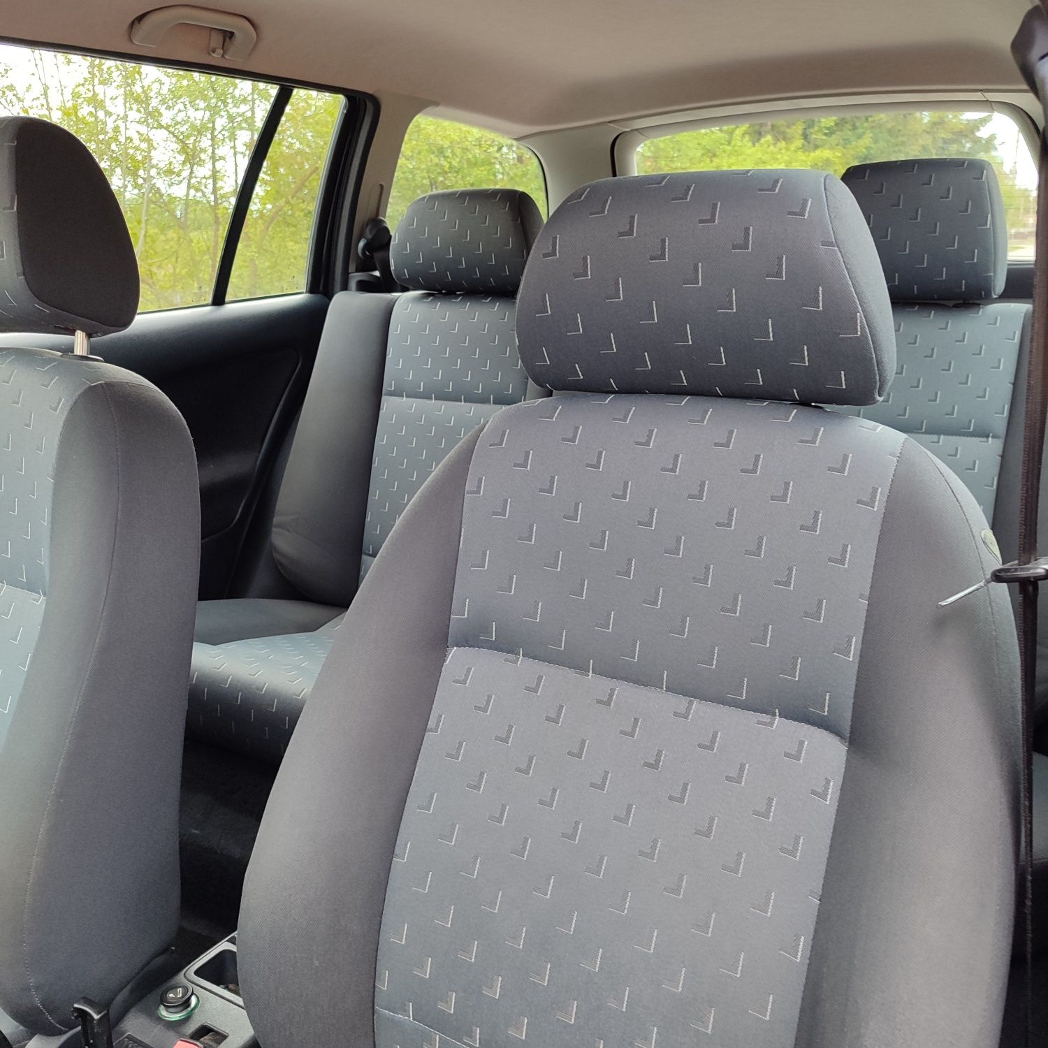Продам свіжопригнану Skoda Octavia Tour 4750.