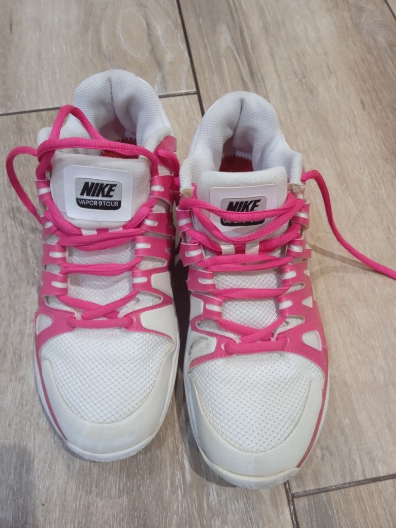 Buty sportowe dziewczęce Nike 38