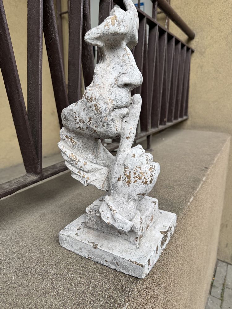 Figura “CISZA”. Rzeźba twarz - kamienno – cementowy