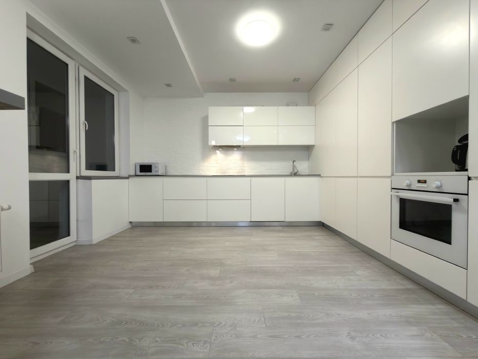 Глушкова 9в, генератор, Іподром, 7 пов, 2 спальні і велика вітальня