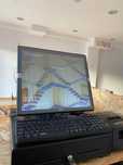 Pc com Touch, caixa registadora e impressora.