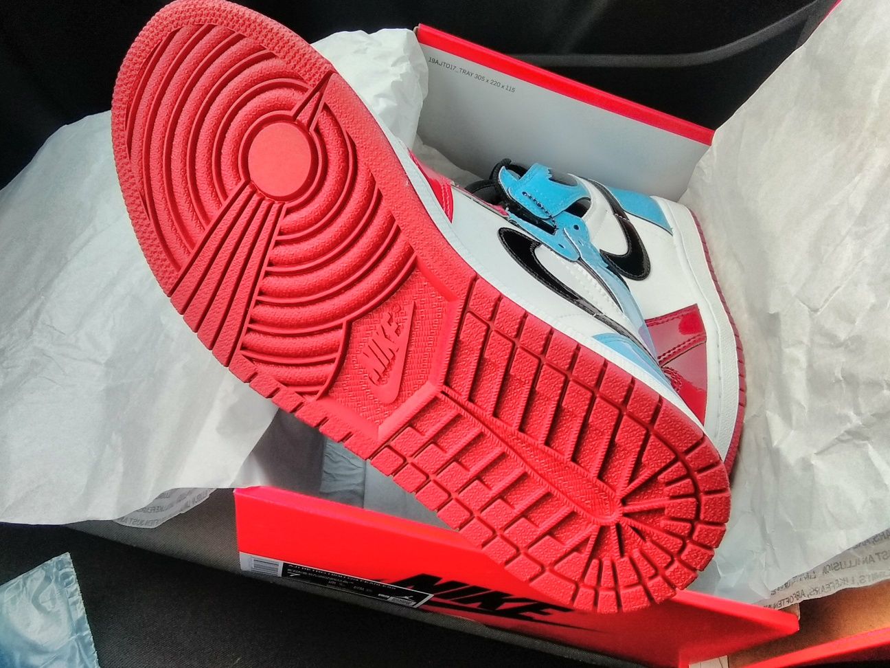 (r. 40) Nike Air Jordan 1 Retro High Fearless UNC Chicago (us7) 25 cm.