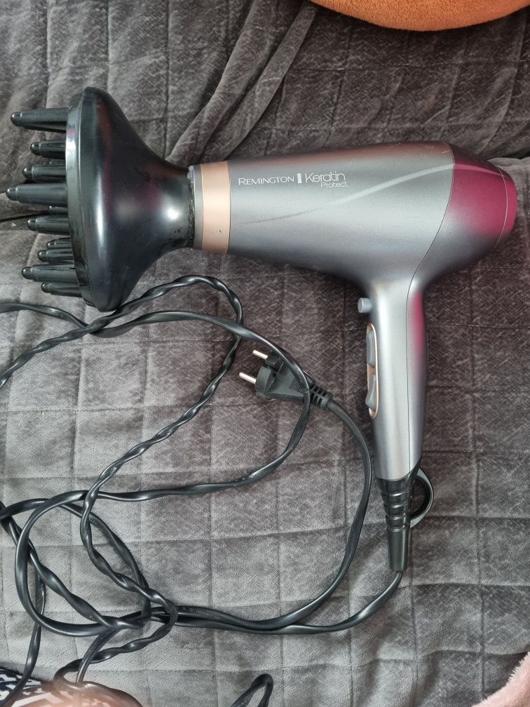 Sprawna suszarka Remington Keratin Protect
