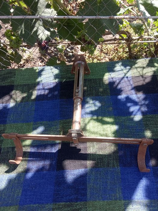 Настінний велотримач.